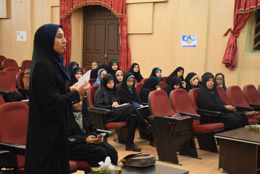 نشست خانم  دکتر کاوه مدیر کل امور اجتماعی دانشگاه فرهنگیان با دانشجویان پردیس شهید باهنر فارس 5