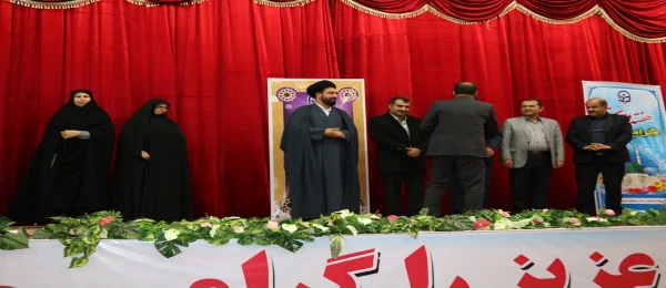 آیین تکریم و معارفه سرپرست جدید پردیس شهید ایزدپناه یاسوج برگزار گردید:

دکتر کرامت نامجو به عنوان سرپرست جدید پردیس شهید ایزدپناه یاسوج منصوب گردید. 10