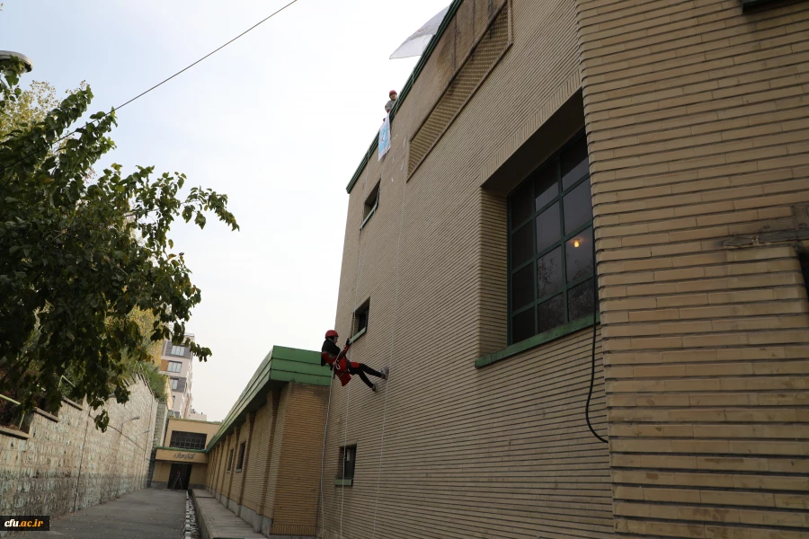 در مراسم انعقاد تفاهم نامه همکاری دانشگاه فرهنگیان و سازمان جوانان جمعیت هلال احمر عنوان شد:

اهمیت دانشگاه فرهنگیان به سبب تربیت معلمان آینده برای آموزش های هلال احمر دو چندان است 
 3