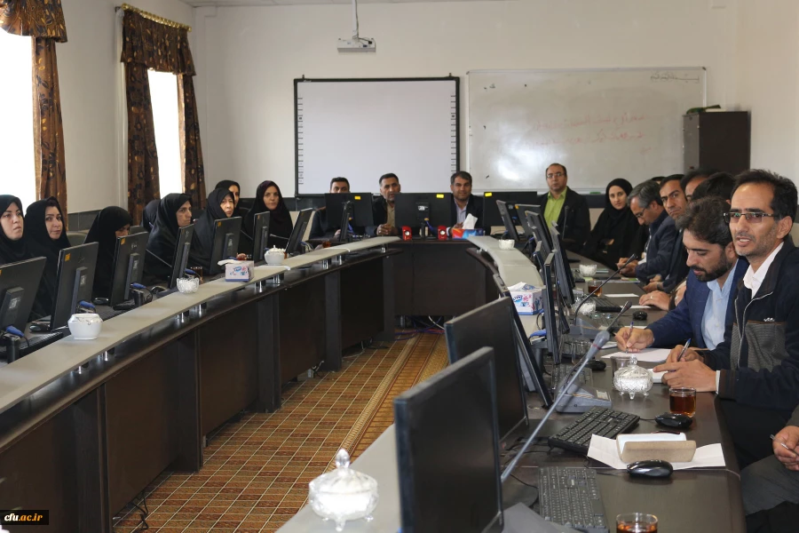 دکتر صفرزاده در سومین جلسه شورای اداری پردیس های خراسان شمالی خطاب به کلیه کارکنان گفت:
امروز مسائل و دغدغه دانشگاه نباید فقط مختص شخص مسئول دانشگاه باشد 3