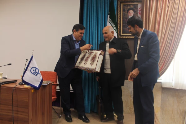 رییس دانشگاه فرهنگیان جلسه اعضای کارگروه های تامین و تولید محتوای آموزشی :

وجود محتوای قوی و مناسب می تواند در کنار معلمان به آموزش مطلوب و فاخر منجر شود 2