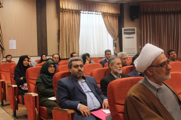 رییس دانشگاه فرهنگیان جلسه اعضای کارگروه های تامین و تولید محتوای آموزشی :

وجود محتوای قوی و مناسب می تواند در کنار معلمان به آموزش مطلوب و فاخر منجر شود 3