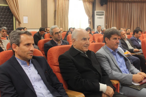 رییس دانشگاه فرهنگیان جلسه اعضای کارگروه های تامین و تولید محتوای آموزشی :

وجود محتوای قوی و مناسب می تواند در کنار معلمان به آموزش مطلوب و فاخر منجر شود 6