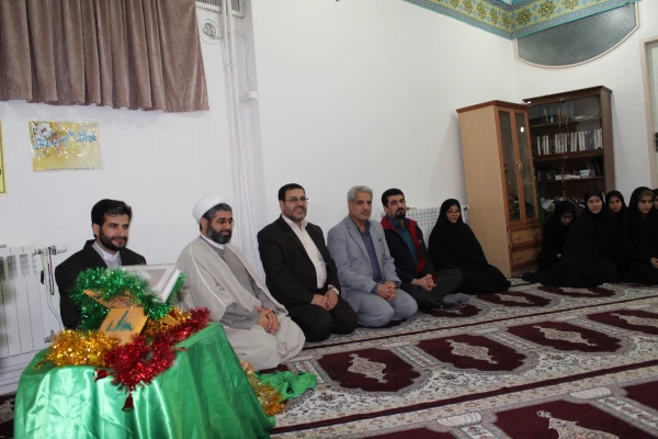 دیدار صمیمانه مدیر کل دانشجویی و مدیر پردیس های استان قم با دانشجو معلمان اهل سنت به مناسب هفته وحدت