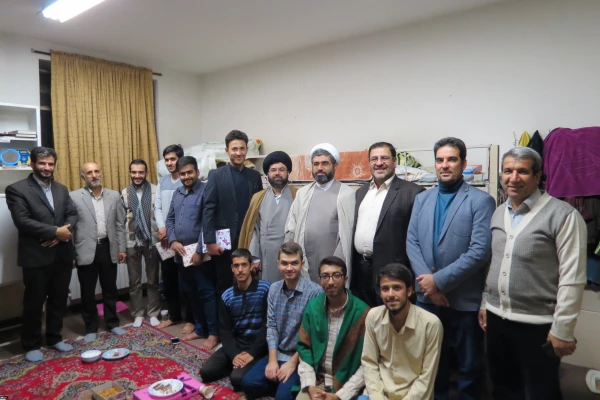 دیدار صمیمانه مدیر کل دانشجویی و مدیر پردیس های استان قم با دانشجو معلمان اهل سنت به مناسب هفته وحدت