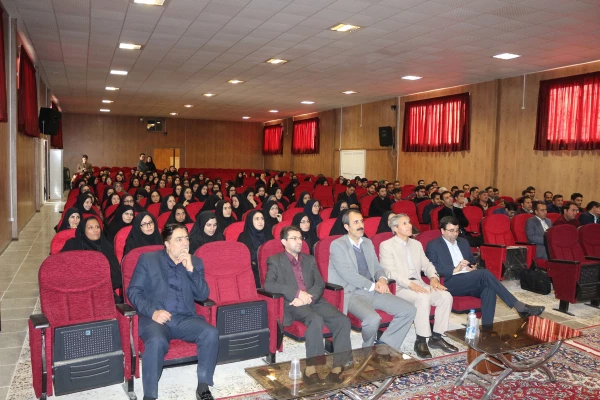 دکتر صفرزاده در نشست توجیهی مهارت آموزان ماده 28 دانشگاه فرهنگیان خراسان شمالی گفت:
دنیا وام دار معلمان اهل و اثر گذار است. 3