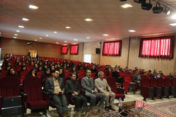 دکتر صفرزاده در نشست توجیهی مهارت آموزان ماده 28 دانشگاه فرهنگیان خراسان شمالی گفت:
دنیا وام دار معلمان اهل و اثر گذار است. 4