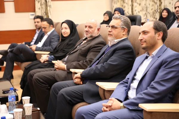 دکتر کچوئیان در هفتمین گردهمایی کارشناسان هوشمند سازی عنوان کرد:

 اولین و کوتاهترین راه افزایش کیفیت در سازمان توانمند سازی و آموزش است 3