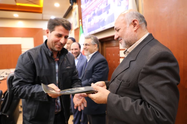 دکتر کچوئیان در هفتمین گردهمایی کارشناسان هوشمند سازی عنوان کرد:

 اولین و کوتاهترین راه افزایش کیفیت در سازمان توانمند سازی و آموزش است 6