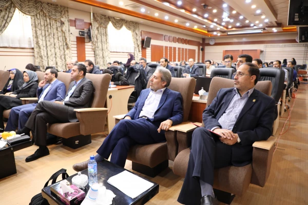 دکتر کچوئیان در هفتمین گردهمایی کارشناسان هوشمند سازی عنوان کرد:

 اولین و کوتاهترین راه افزایش کیفیت در سازمان توانمند سازی و آموزش است 9