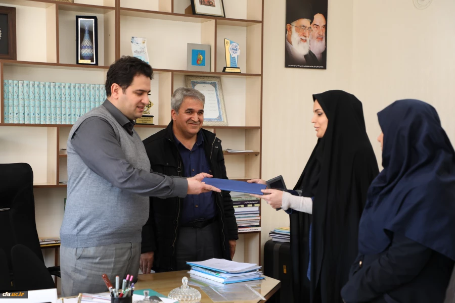 دکتر روشندل معاون آموزشی و تحصیلات تکمیلی:

با فرهنگ بسیجی  و تلاش همراه با بصیرت، رسالت تربیت معلم فاخر دردانشگاه فرهنگیان محقق خواهد شد. 2