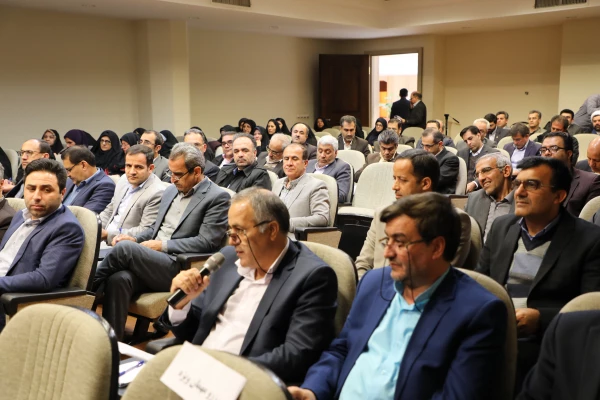 معاون آموزشی و تحصیلات تکمیلی افزود: 

مجازی سازی  ده درصد از دروس و در اختیار قرار دادن آن در راستای  عدالت آموزشی 4