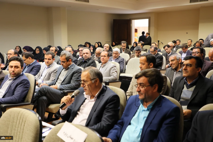 معاون آموزشی و تحصیلات تکمیلی افزود: 

مجازی سازی  ده درصد از دروس و در اختیار قرار دادن آن در راستای  عدالت آموزشی 4