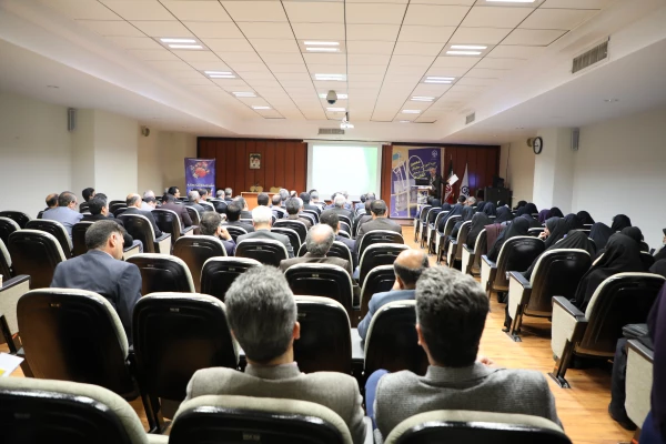 معاون آموزشی و تحصیلات تکمیلی افزود: 

مجازی سازی  ده درصد از دروس و در اختیار قرار دادن آن در راستای  عدالت آموزشی 2