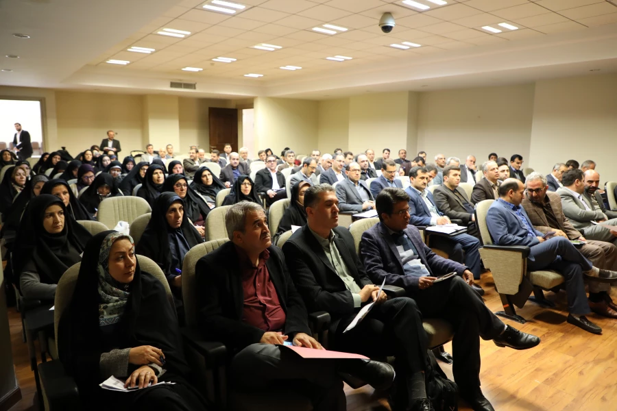 معاون آموزشی و تحصیلات تکمیلی افزود: 

مجازی سازی  ده درصد از دروس و در اختیار قرار دادن آن در راستای  عدالت آموزشی 3