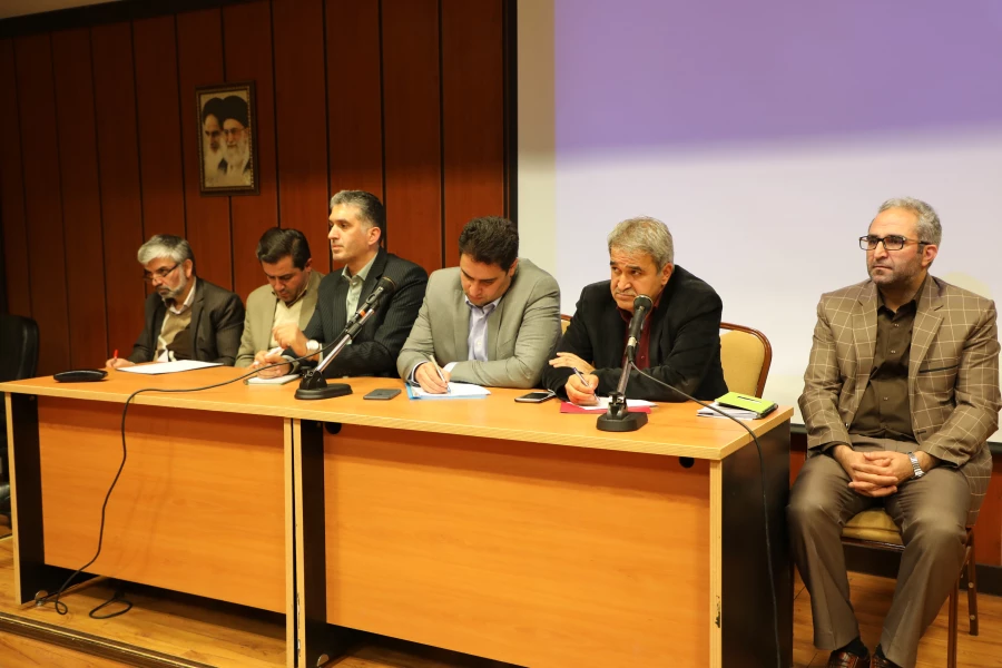 معاون آموزشی و تحصیلات تکمیلی افزود: 

مجازی سازی  ده درصد از دروس و در اختیار قرار دادن آن در راستای  عدالت آموزشی 2