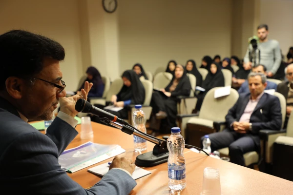 سرپرست معاونت فرهنگی و اجتماعی دانشگاه:

مشارکت دادن و اعتماد به دانشجو معلمان از مهمترین برنامه های معاونت فرهنگی و اجتماعی 4