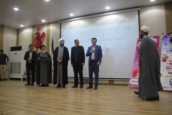 مراسم تکریم و معارفه سرپرستان پیشین و جدید دفتر نهاد نمایندگی مقام معظم رهبری در دانشگاه فرهنگیان هرمزگان 10