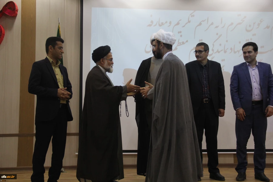 مراسم تکریم و معارفه سرپرستان پیشین و جدید دفتر نهاد نمایندگی مقام معظم رهبری در دانشگاه فرهنگیان هرمزگان 11