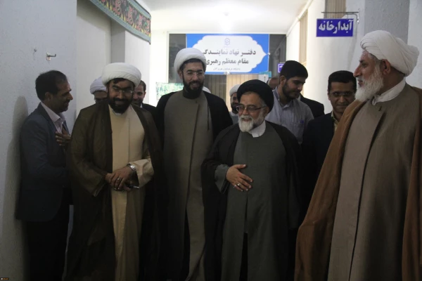 مراسم تکریم و معارفه سرپرستان پیشین و جدید دفتر نهاد نمایندگی مقام معظم رهبری در دانشگاه فرهنگیان هرمزگان 17