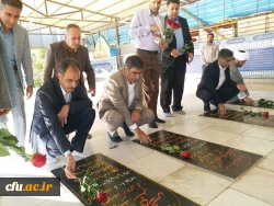 مدیر کل جدید آموزش و پرورش هرمزگان به همراه سرپرست دانشگاه فرهنگیان استان و اعضای شورای معاونان اداره کل آموزش و پرورش هرمزگان با حضور در مزار شهدای گمنام بندرعباس نسبت به مقام شامخ آنان ادای احترام نمودند 4