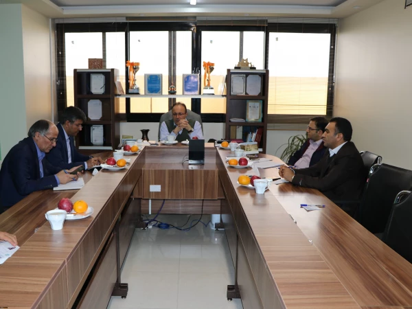 سرپرست دانشگاه فرهنگیان اصفهان در دیدار با رئیس دانشگاه جامع علمی و کاربردی استان :

دانشگاه فرهنگیان به دنبال پرورش بعد مهارتی دانشجو معلمان است.