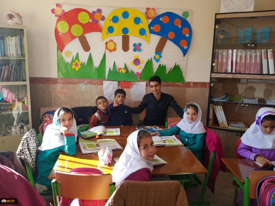 بازدید دانشجویان رشته علوم تربیتی پردیس شهید مدرس سنندج از کلاس های چندپایه 4