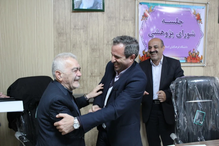 دیداروگفتگوی صمیمی دکتر طاهری نیا معاون پژوهشی دانشگاه فرهنگیان بااستاد آزادفر رئیس تربیت معلم قزوین پیش ازانقلاب 3