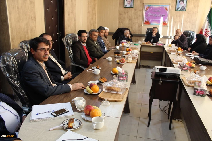 نشست دکتر طاهری نیا معاون پژوهشی دانشگاه فرهنگیان کشور با اساتید واعضای هیئت علمی دانشگاه فرهنگیان استان قزوین 5