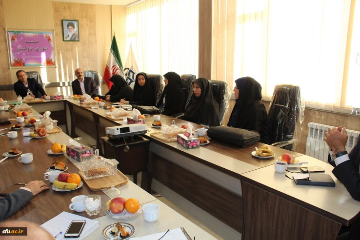 نشست دکتر طاهری نیا معاون پژوهشی دانشگاه فرهنگیان کشور با اساتید واعضای هیئت علمی دانشگاه فرهنگیان استان قزوین 7