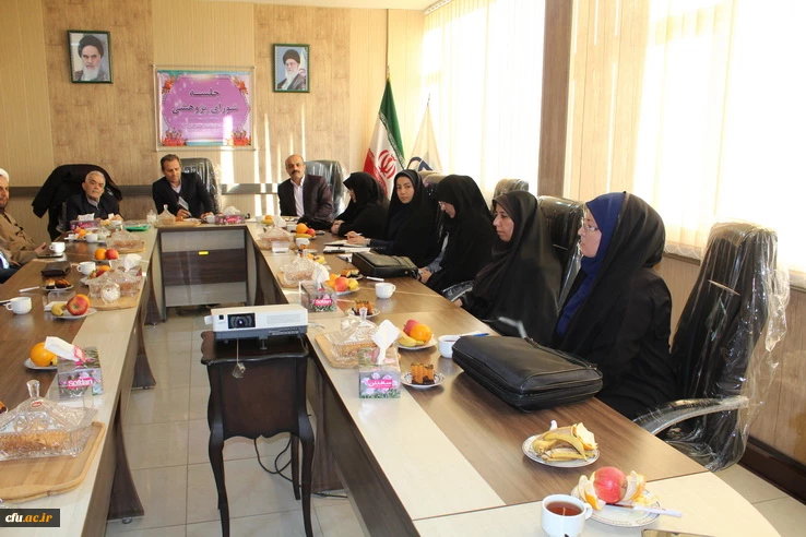 نشست دکتر طاهری نیا معاون پژوهشی دانشگاه فرهنگیان کشور با اساتید واعضای هیئت علمی دانشگاه فرهنگیان استان قزوین 9