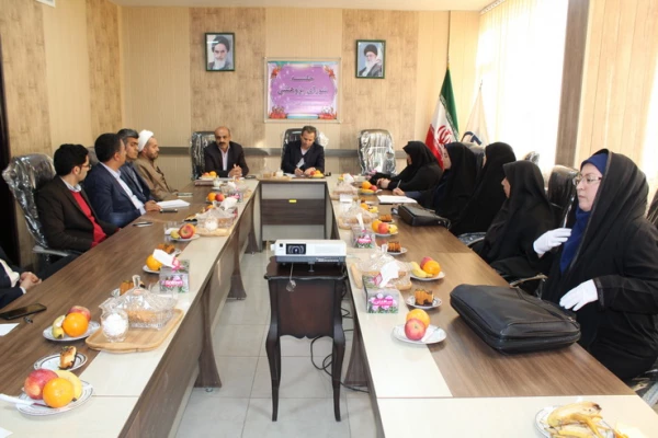 نشست دکتر طاهری نیا معاون پژوهشی دانشگاه فرهنگیان کشور با اساتید واعضای هیئت علمی دانشگاه فرهنگیان استان قزوین 10