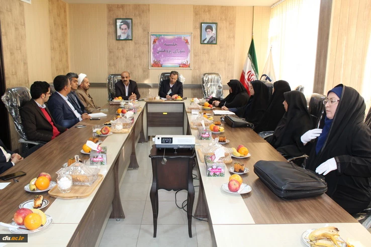 نشست دکتر طاهری نیا معاون پژوهشی دانشگاه فرهنگیان کشور با اساتید واعضای هیئت علمی دانشگاه فرهنگیان استان قزوین 10