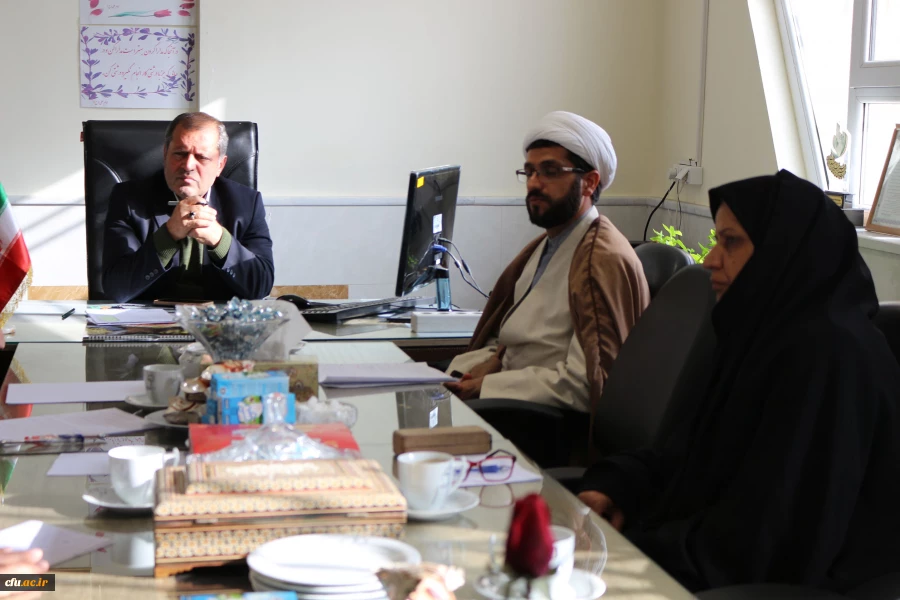 دکتر صفرزاده سرپرست دانشگاه فرهنگیان خراسان شمالی در اولین نشست هم اندیشی اساتید گفت:
نشست های هم اندیشی با اساتید و دانشجویان می تواند در تحقق اهداف دانشگاه یاری دهنده باشد 3