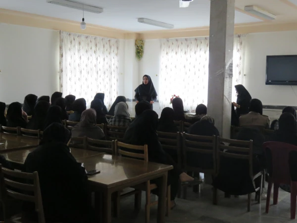 در پردیس بنت الهدب صدر سنندج برگزار شد؛

کارگاه خود مراقبتی با موضوع مدیریت استرس  4