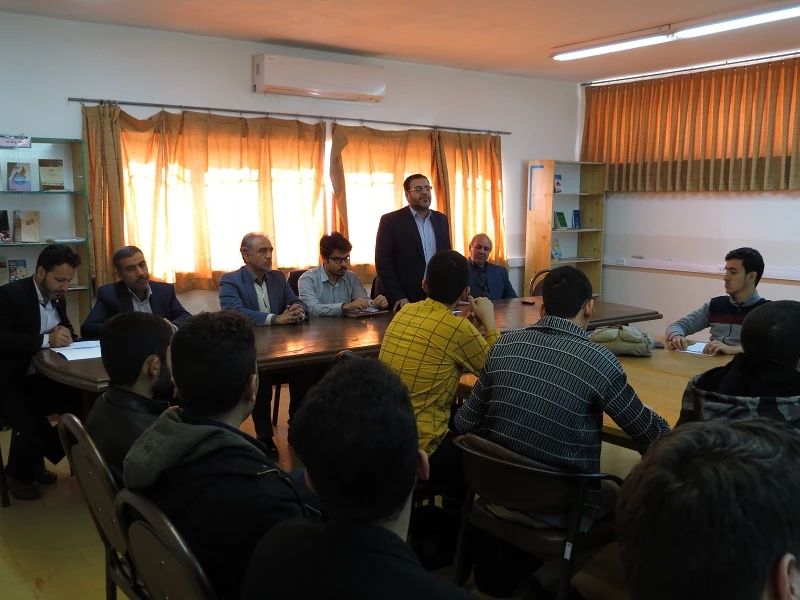 به مناسبت روز دانشجو برگزار شد:
گفتگوی صمیمانه سرپرست مدیریت امور پردیس های استان قم با دانشجو معلمان پردیس آیت الله طالقانی(ره)