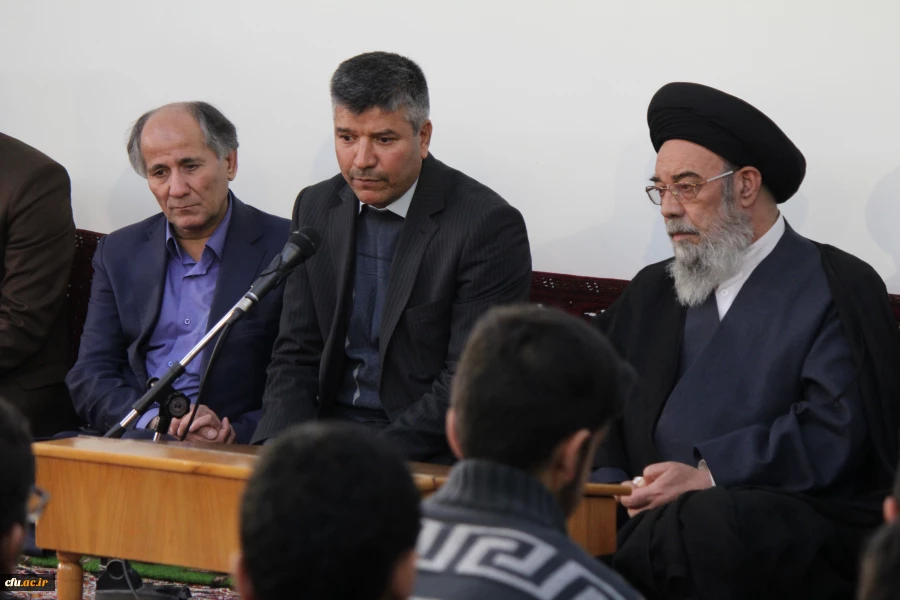 آیت الله سید یوسف طباطبایی نژاد امام جمعه اصفهان  در دیدار مسئولان و دانشجویان دانشگاه فرهنگیان :

   ما می توانیم را به دانش آموزان تعلیم دهید.