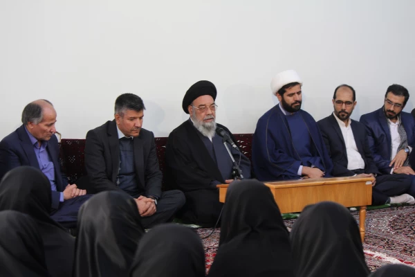 آیت الله سید یوسف طباطبایی نژاد امام جمعه اصفهان  در دیدار مسئولان و دانشجویان دانشگاه فرهنگیان :

   ما می توانیم را به دانش آموزان تعلیم دهید.