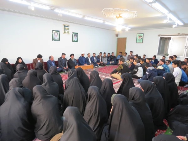 آیت الله سید یوسف طباطبایی نژاد امام جمعه اصفهان  در دیدار مسئولان و دانشجویان دانشگاه فرهنگیان :

   ما می توانیم را به دانش آموزان تعلیم دهید.