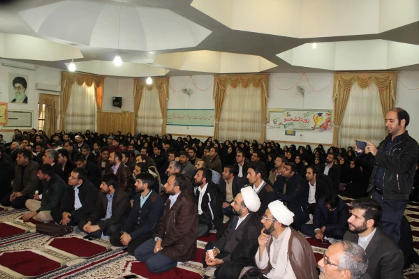 بزرگداشت روز دانشجو با حضور حجت الاسلام و المسلمین ذوالنور نماینده مردم قم در مجلس شواری اسلامی در مرکز آموزش عالی شهید مدنی(ره)