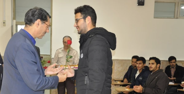 به مناسبت روز دانشجو انجام شد:
دیدار مسئولان دانشگاه فرهنگیان خراسان رضوی با دانشجومعلمان در کلاس های درس