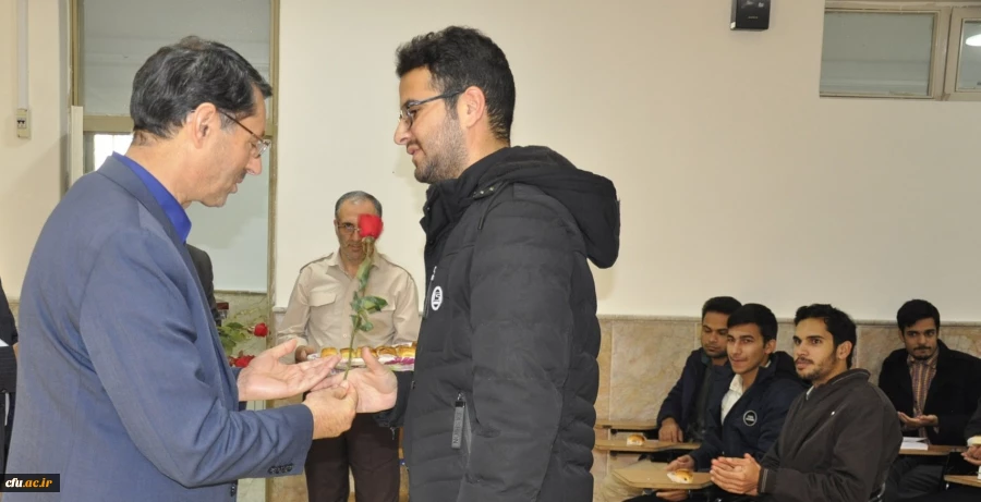 به مناسبت روز دانشجو انجام شد:
دیدار مسئولان دانشگاه فرهنگیان خراسان رضوی با دانشجومعلمان در کلاس های درس
