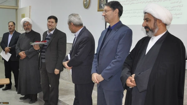 به مناسبت روز دانشجو انجام شد:
دیدار مسئولان دانشگاه فرهنگیان خراسان رضوی با دانشجومعلمان در کلاس های درس 3