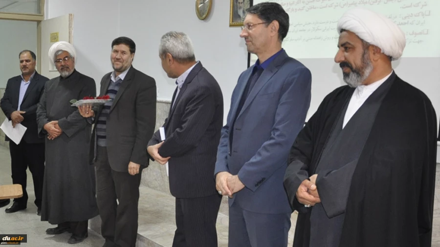 به مناسبت روز دانشجو انجام شد:
دیدار مسئولان دانشگاه فرهنگیان خراسان رضوی با دانشجومعلمان در کلاس های درس 3