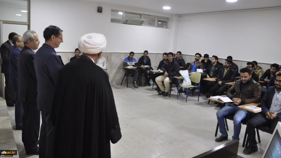 به مناسبت روز دانشجو انجام شد:
دیدار مسئولان دانشگاه فرهنگیان خراسان رضوی با دانشجومعلمان در کلاس های درس 2