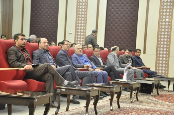 مدیرکل آموزش و پرورش خراسان رضوی در جمع مربیان و مدیران طرح کارورزی دانشجومعلمان:
فارغ التحصیلان مراکز تربیت معلم و دانشگاه فرهنگیان جزو موفق ترین معلمان و مدیران آموزش و پرورش هستند 2