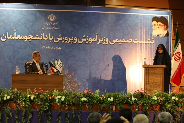 نشست صمیمی وزیر اموزش و پرورش با دانشجو معلمان دانشگاه فرهنگیان 6