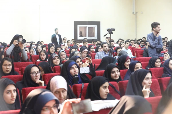 نشست صمیمی وزیر اموزش و پرورش با دانشجو معلمان دانشگاه فرهنگیان 9