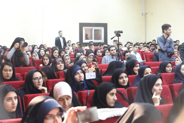 وزیر آموزش و پرورش در دیدار با دانشجو معلمان دانشگاه فرهنگیان:

دانشجومعلمان اعضای فرهیخته آموزش و پرورش و خانواده بزرگ تعلیم و تربیت هستند