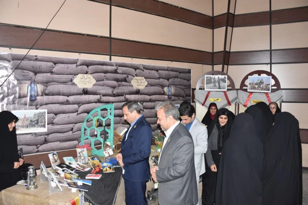 با حضور دکتر طاهری نیا : بزرگداشت روز دانشجو  در بیرجند
رو نمایی از کتاب جغرافیای کاربردی و نمایشی از توانمندی های کانون ها و انجمن های استان 2